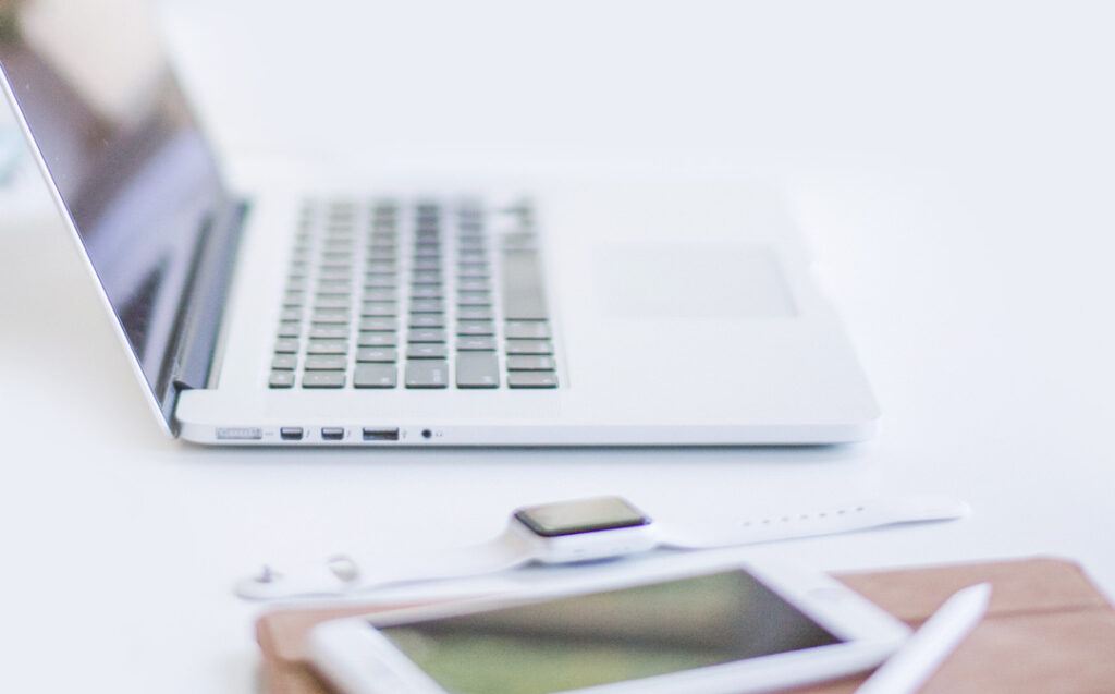 Computer auf Schreibtisch